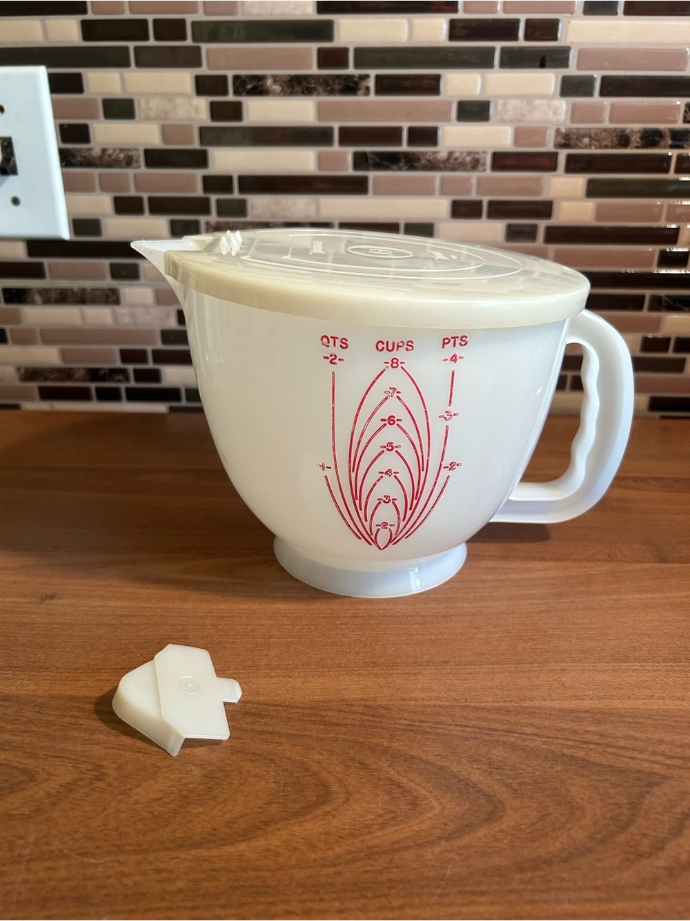 Tupperware Measuring Mixing Bowl with Lid & Red Measurement Markings